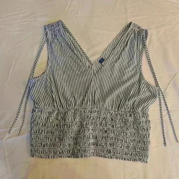 Old Navy Fitted Sleeveless V-neck Top 100% Cotton Large - Picture 1 of 4